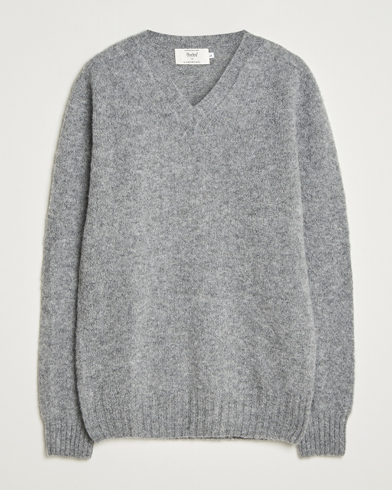 Harley Of Scotland for Care of Carl Harley Of Scotland Brushed Supersoft Lambswool V-Neck Mid Grey – Gris