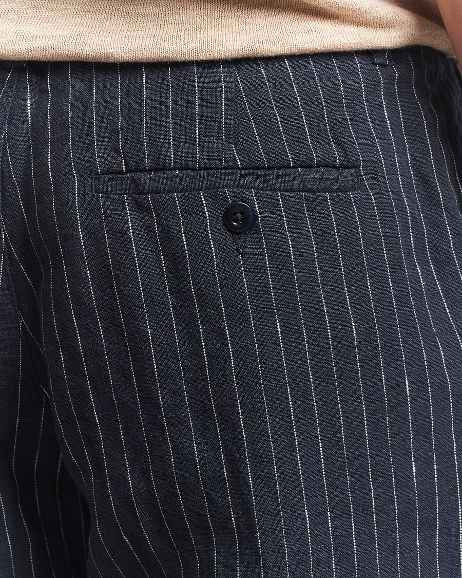 Hombres | Pantalones | GANT | Relaxed Fit Linen Pinstriped Trousers Darkened Navy