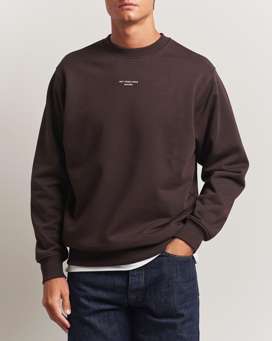 Hombres | Jerséis y prendas de punto | Drôle de Monsieur | Classic Slogan Sweatshirt Dark Brown