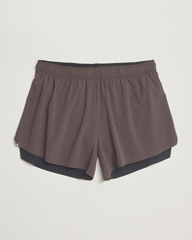 SOAR Running Hot Weather Short Shale/Black – Marrón