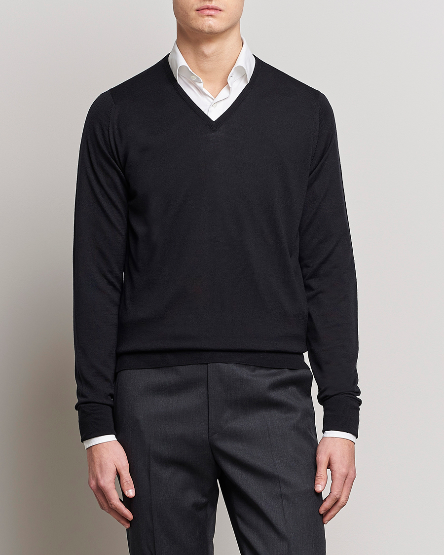 John Smedley Bobby Extra Fine Merino V-Neck Pullover Black