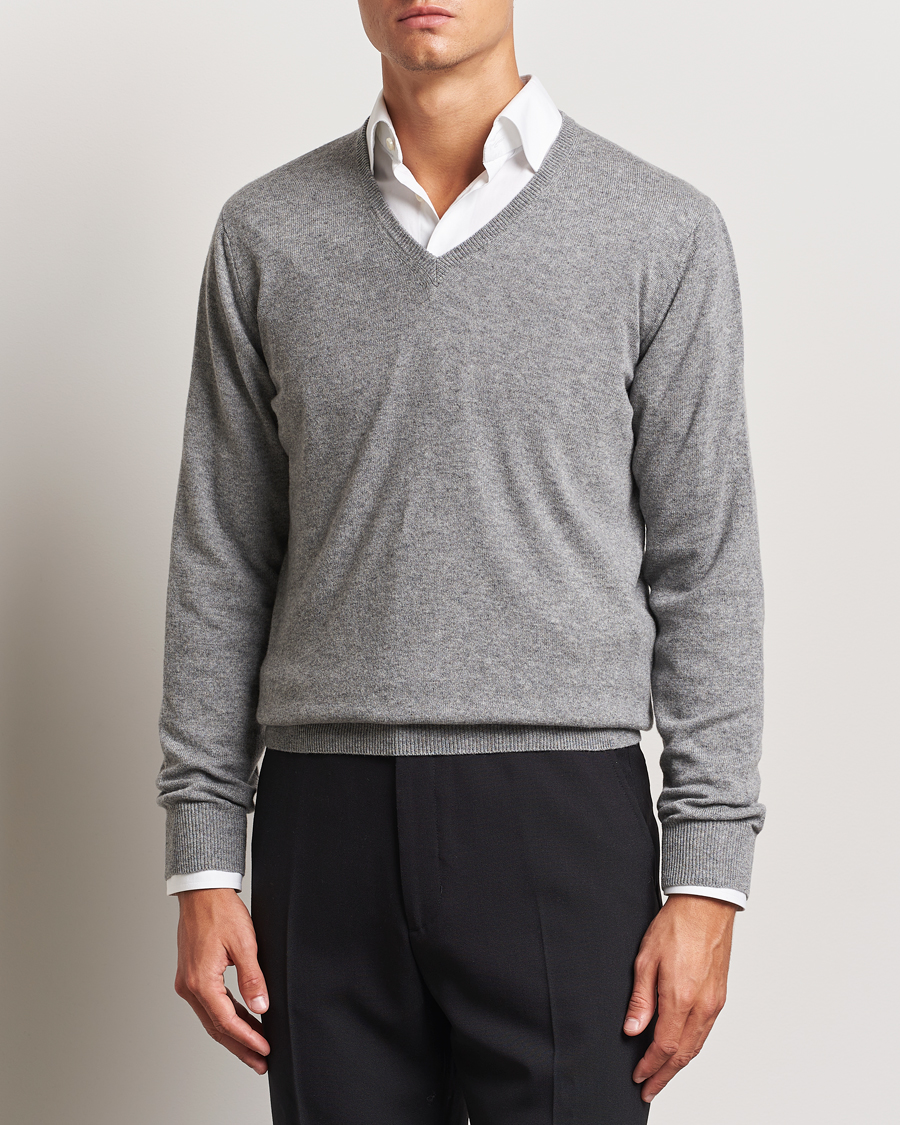 Hombres |  | Piacenza Cashmere | Cashmere V Neck Sweater Light Grey