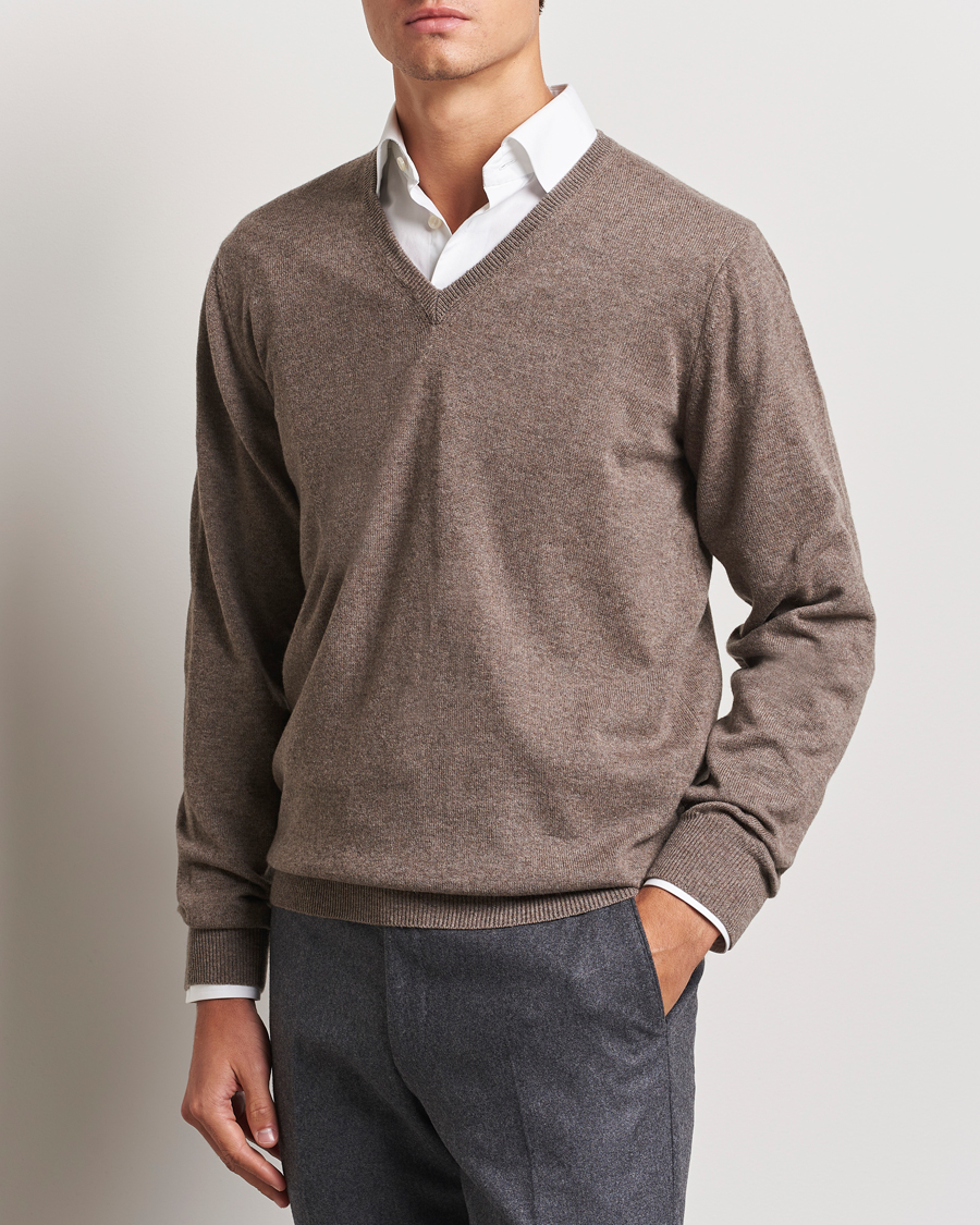 Hombres |  | Piacenza Cashmere | Cashmere V Neck Sweater Brown