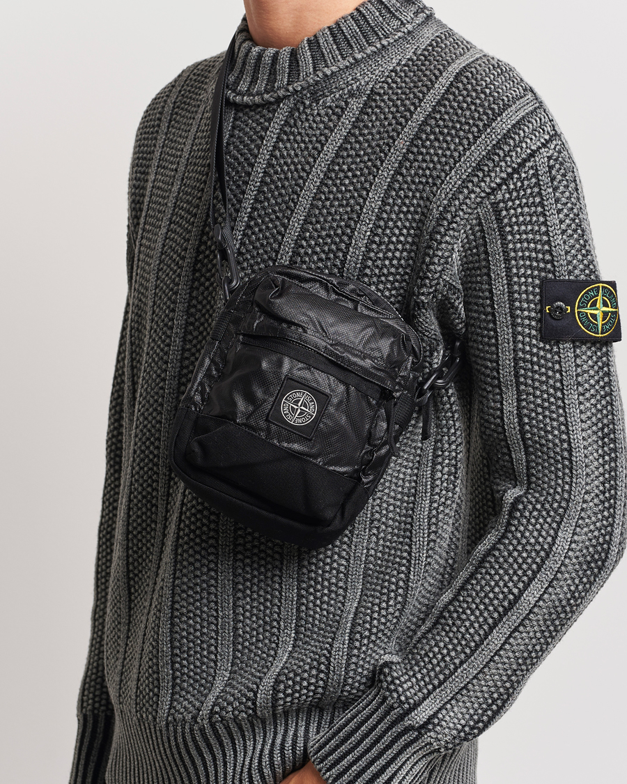 Hombres | Stone Island Garment Dyed Mussola Gommata Canvas Shoulder Bag Black | Stone Island | Garment Dyed Mussola Gommata Canvas Shoulder Bag Black
