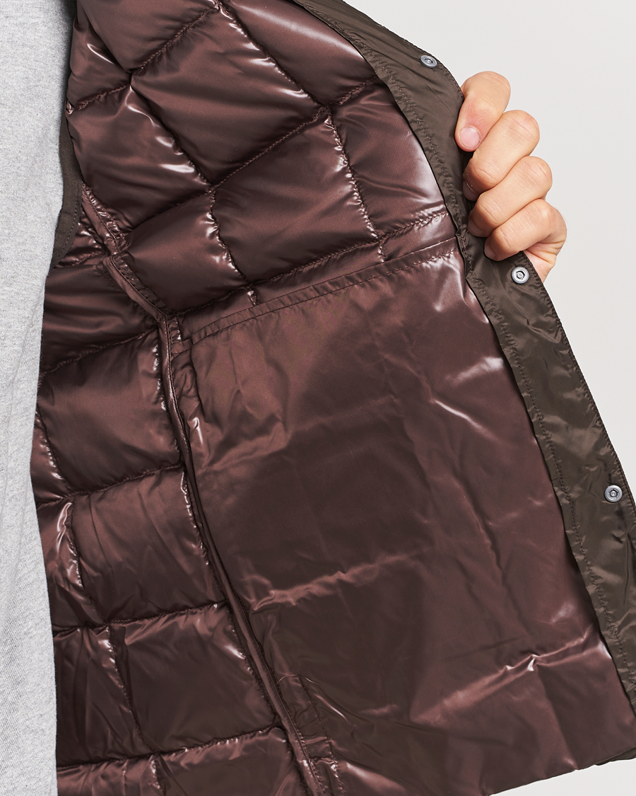 Hombres | Abrigos y chaquetas | TAION | V-Neck Lightweight Down Vest Dark Choco