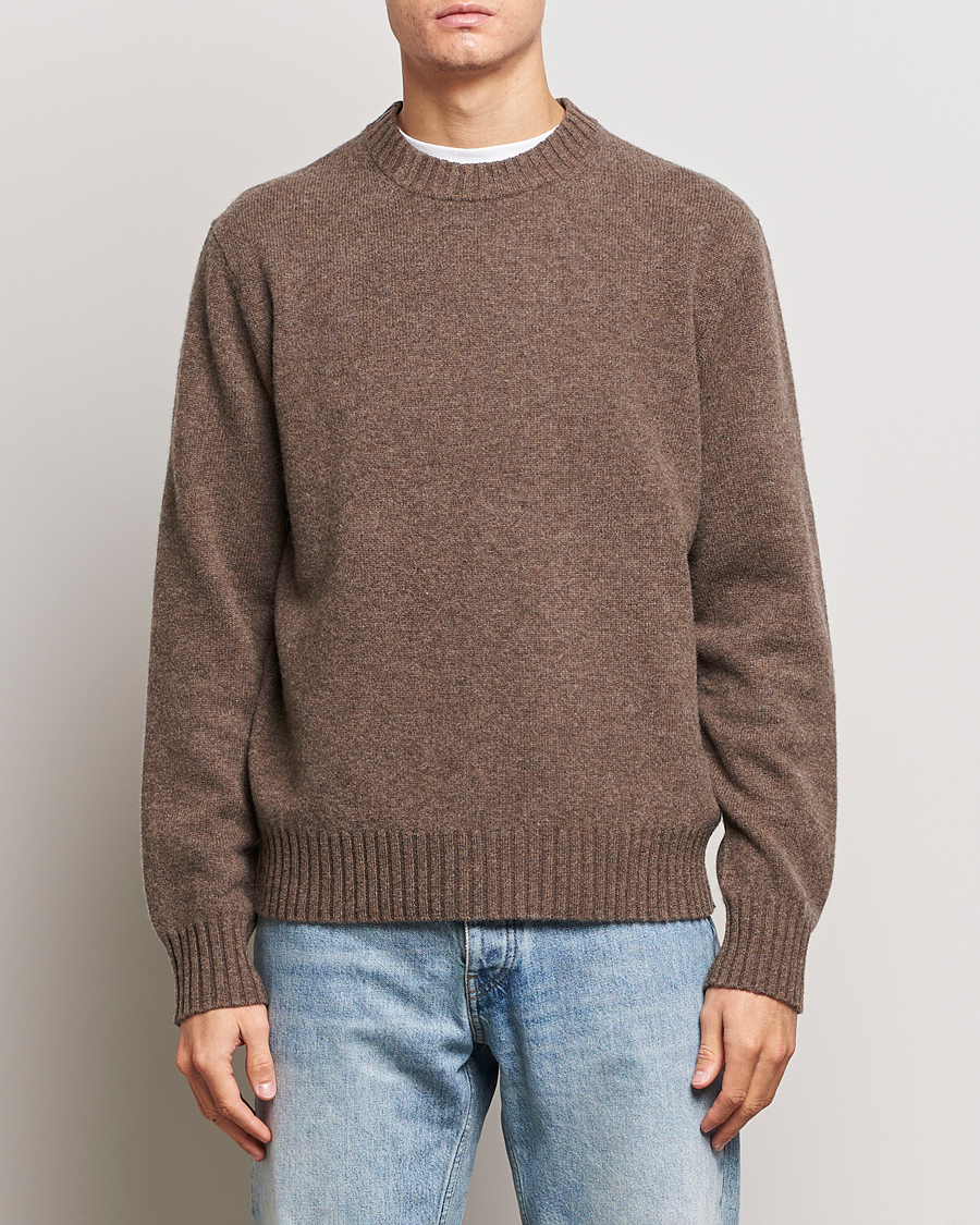 Hombres |  | A Day\'s March | Marlow Lambswool Crew Dark Taupe