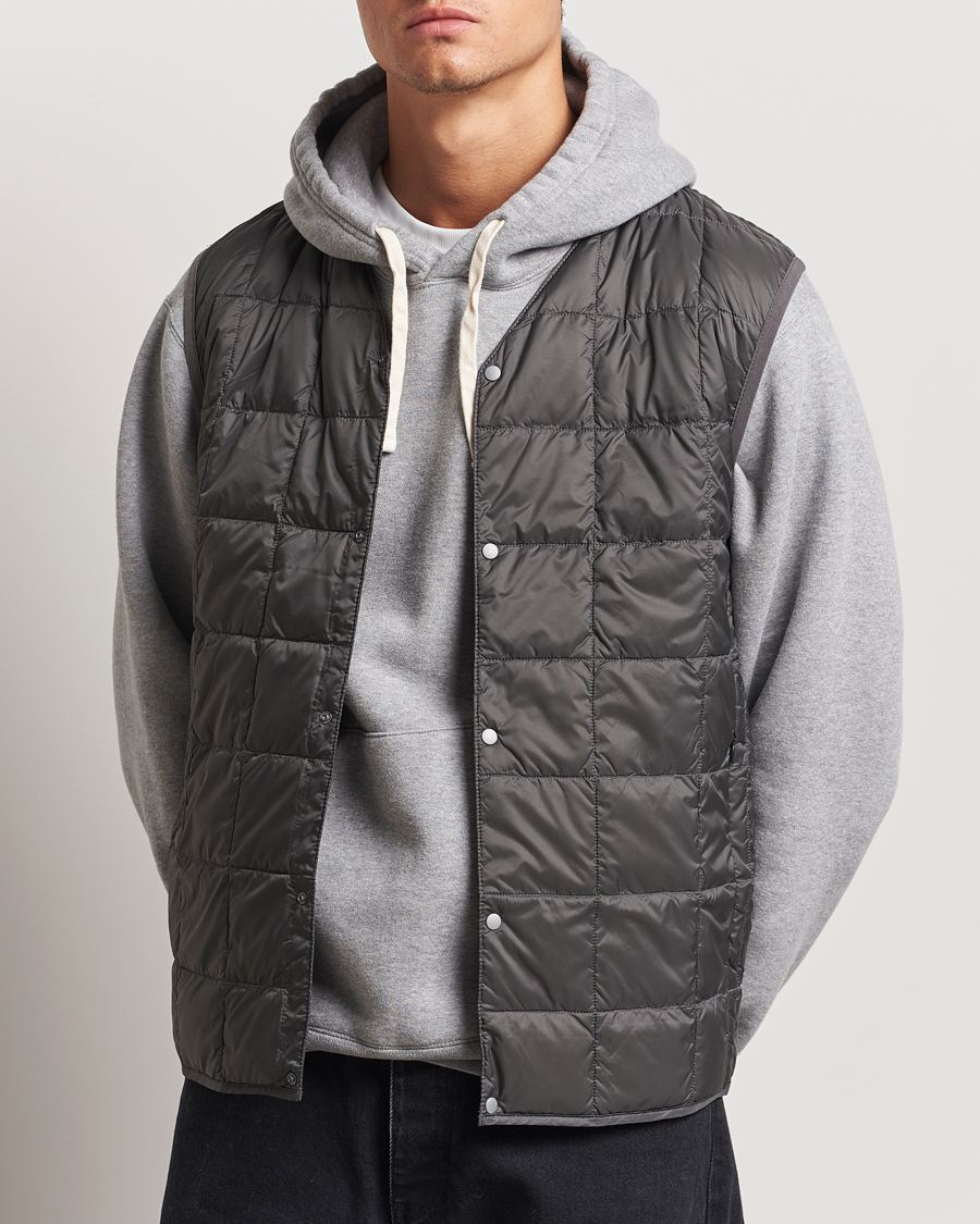 Hombres |  | TAION | V-Neck Lightweight Down Vest Dark Grey