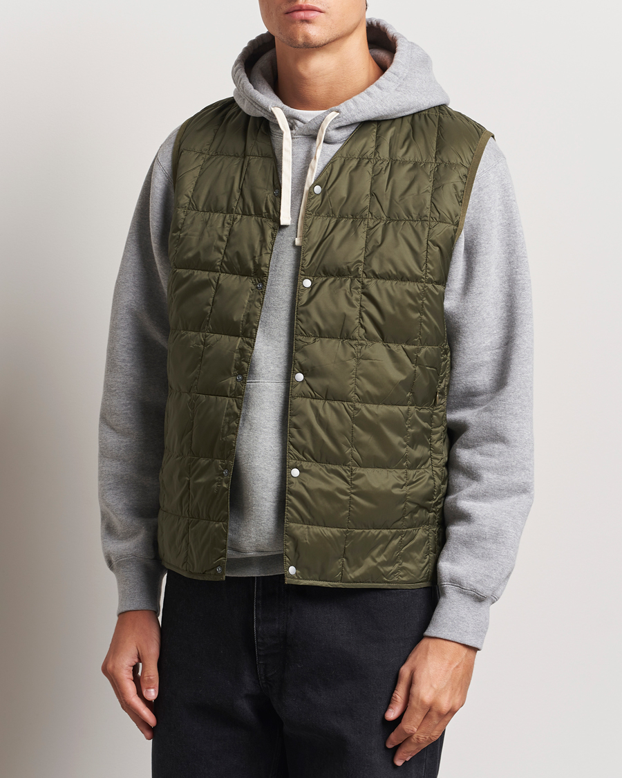 Hombres | Chaquetas de otoño | TAION | V-Neck Lightweight Down Vest Dark Olive