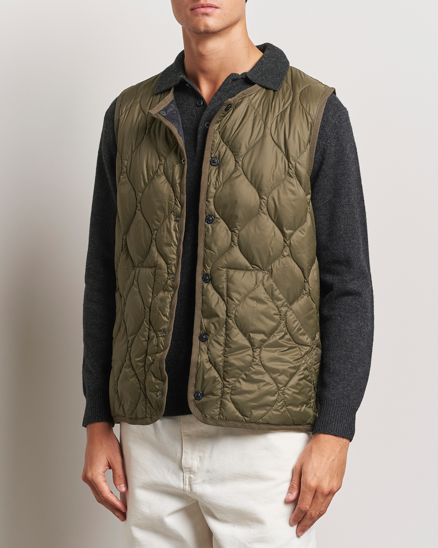 Hombres | Chaquetas de otoño | TAION | Military Crew Neck Down Vest Dark Olive