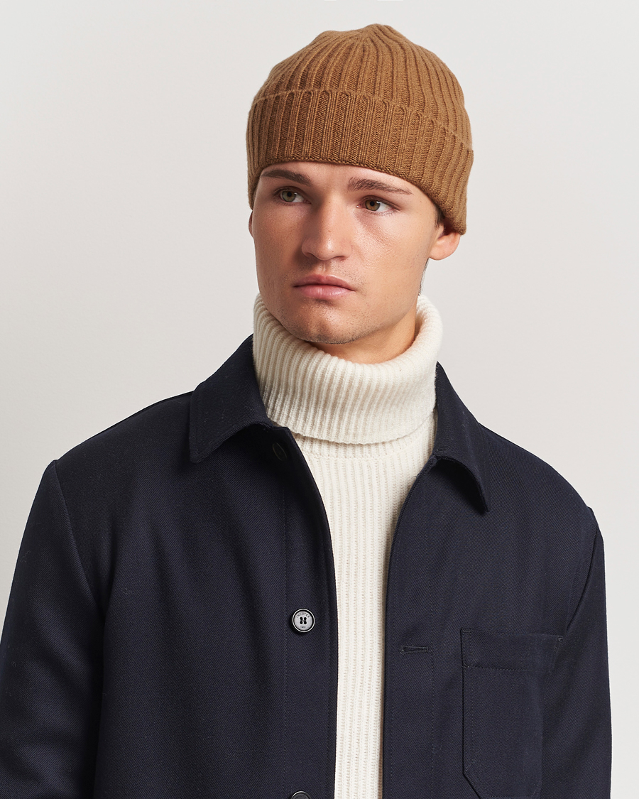 Hombres |  | Amanda Christensen | Rib Knitted Cashmere Cap Nougat