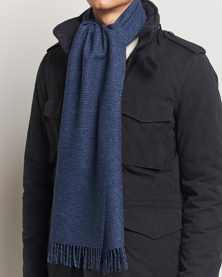 Hombres |  | Amanda Christensen | Merino Wool Dogtooth Scarf Navy