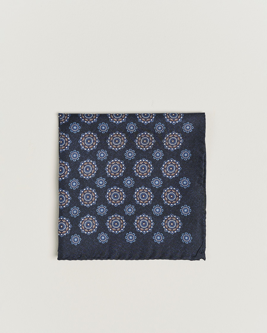 Hombres |  | Amanda Christensen | Silk Twill Printed Flower Pocket Square Navy