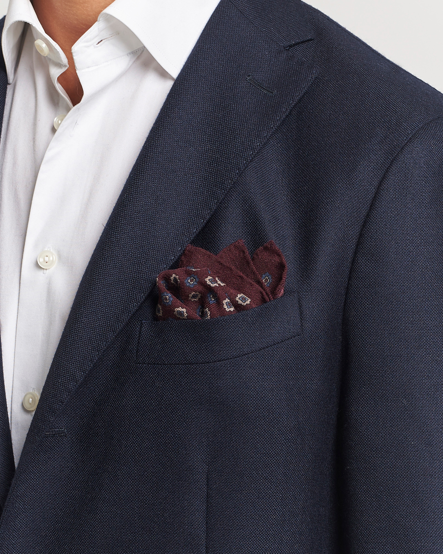 Hombres |  | Amanda Christensen | Wool Flannel Printed Flower Pocket Square Wine