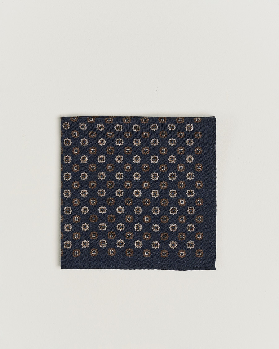 Hombres |  | Amanda Christensen | Wool Flannel Printed Flower Pocket Square Navy