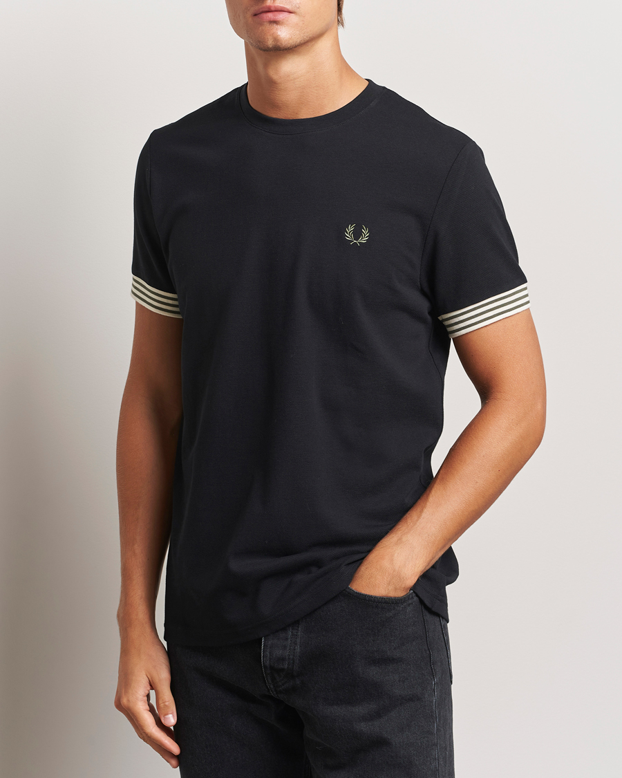 Hombres |  | Fred Perry | Striped Cuff Crew Neck T-Shirt Black