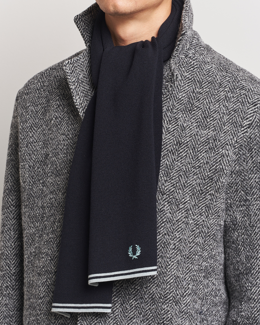 Hombres |  | Fred Perry | Twin Tipped Merino Wool Scarf Navy