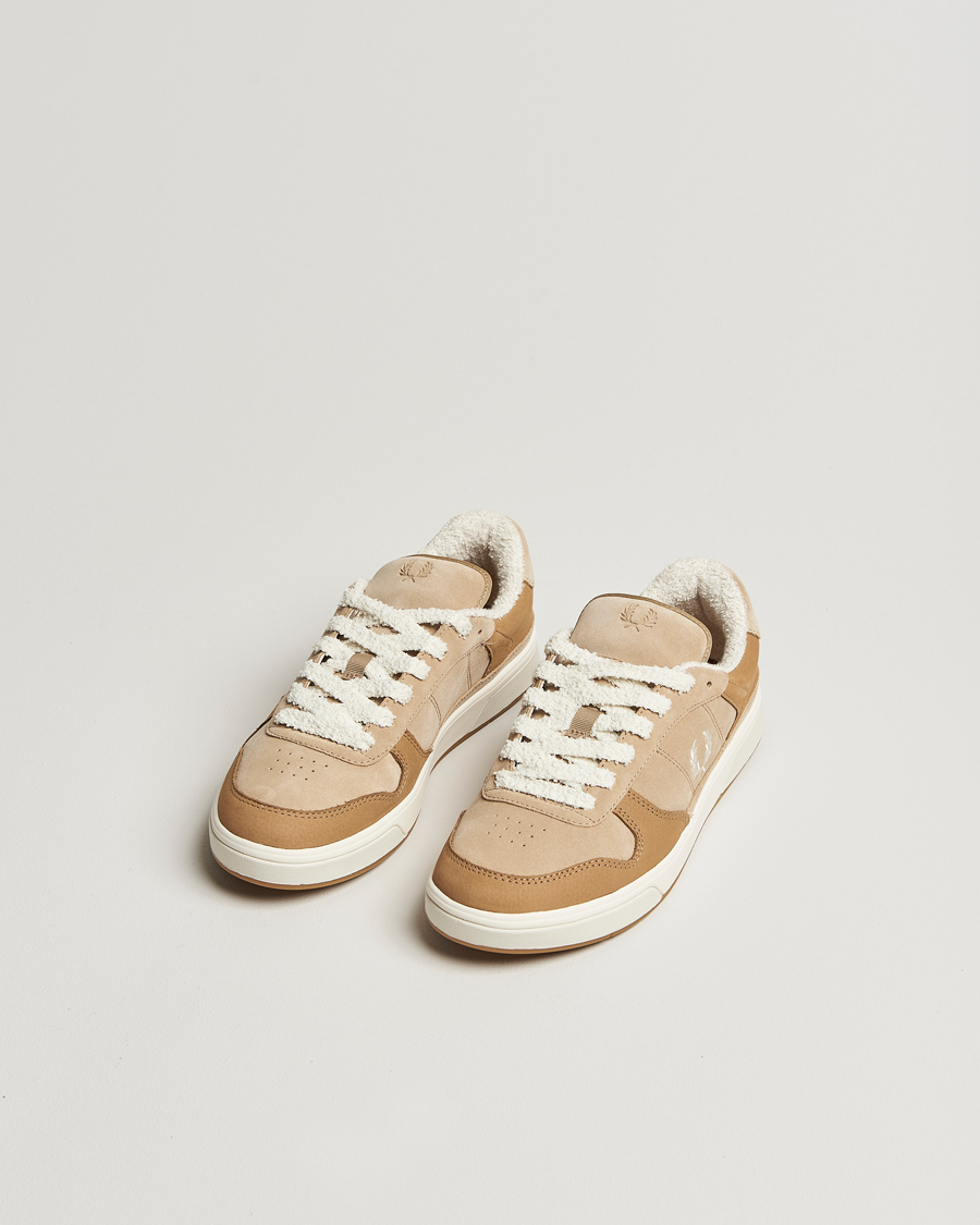 Hombres |  | Fred Perry | B300 Textured Nubuck/Suede Sneaker Warmstone/Ecru