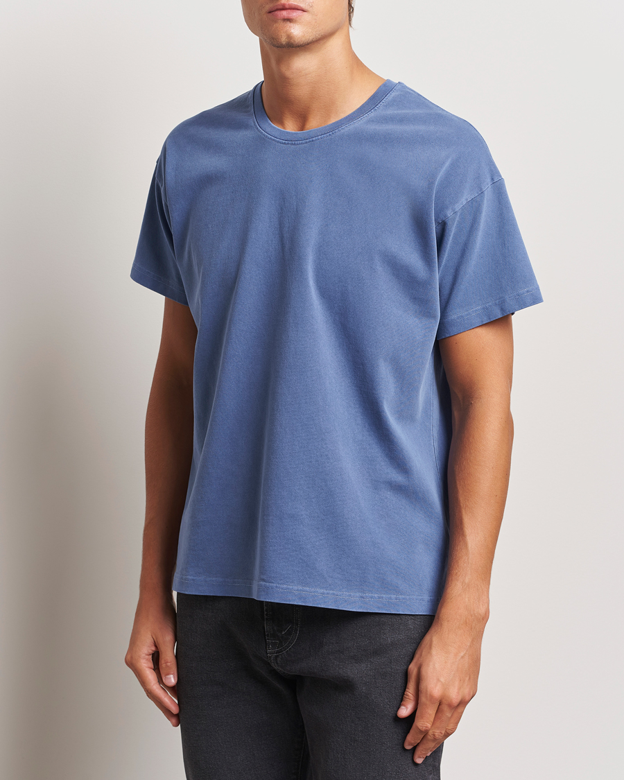 Hombres | New Nordics | Jeanerica | Ruben Crew Neck T-Shirt Washed Adriatic Blue