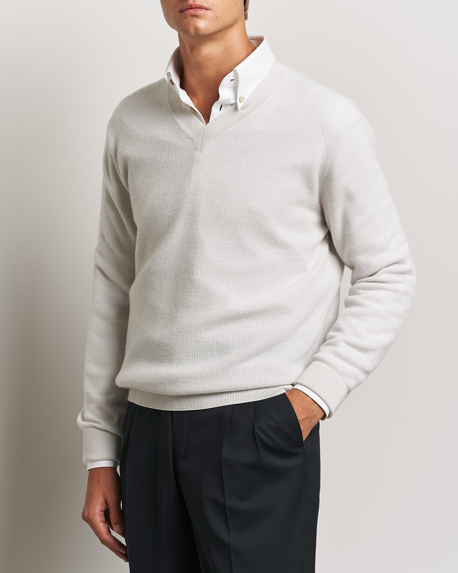 Hombres |  | Brioni | Rib Cashmere V-Neck Sweater Light Grey