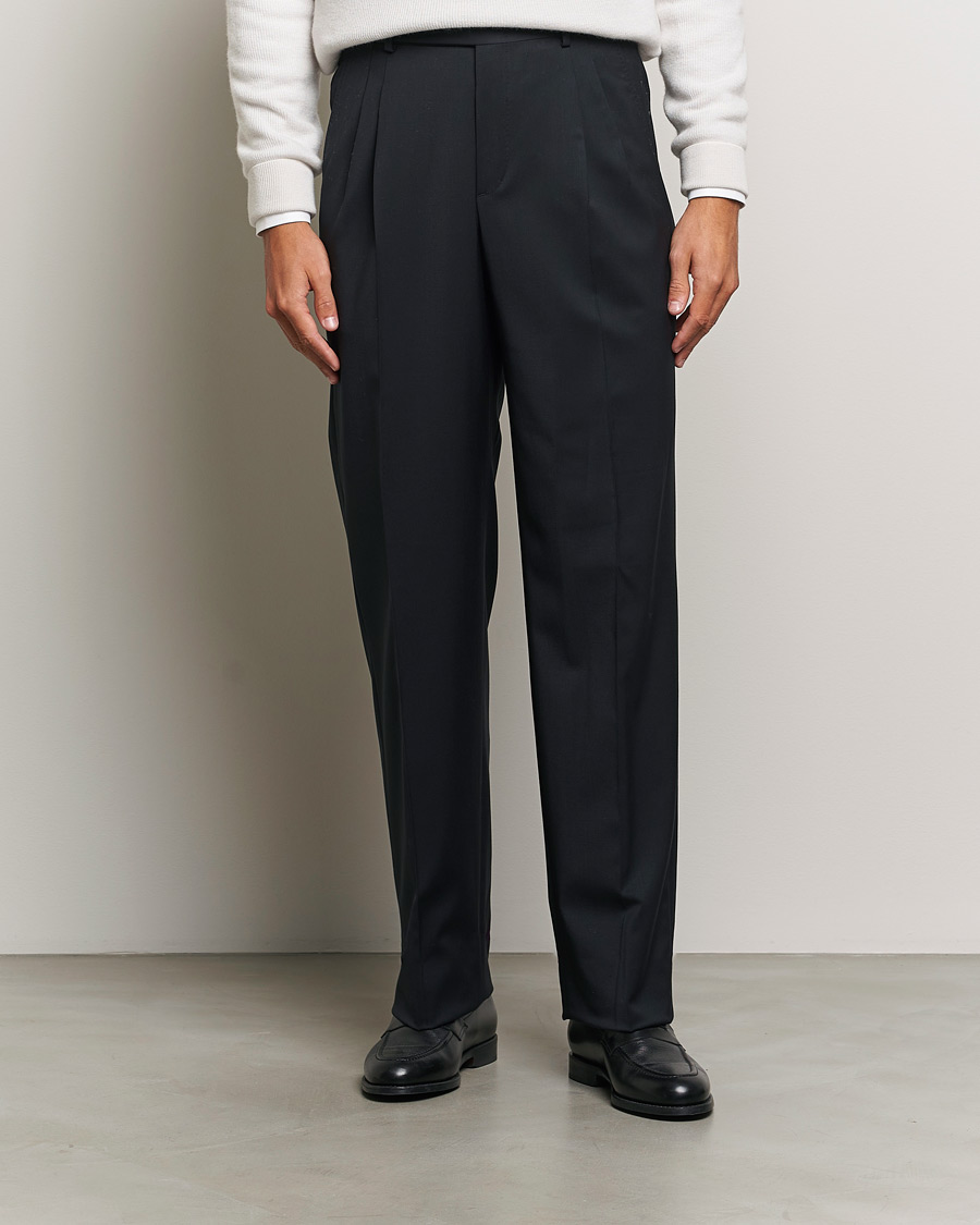 Hombres | Luxury Classics | Brioni | Pleated Wool Trousers Navy