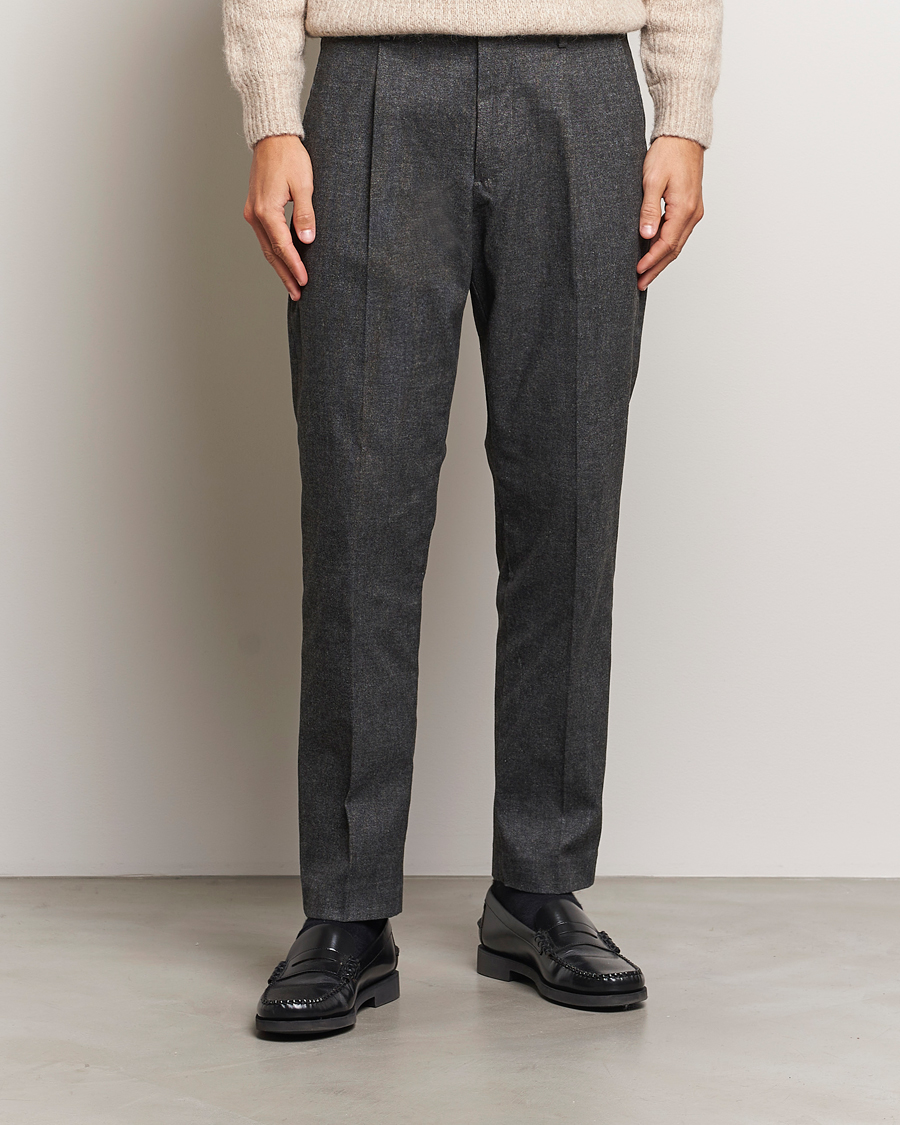 Hombres |  | NN07 | Bill Pleated Brushed Cotton Trousers Black Melange