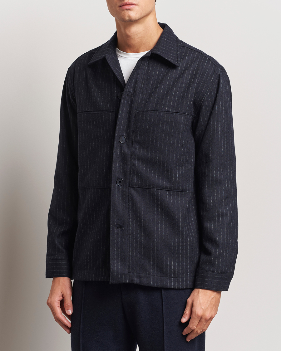 Hombres |  | NN07 | Isak Wool Overshirt Navy Blue Pinstripe