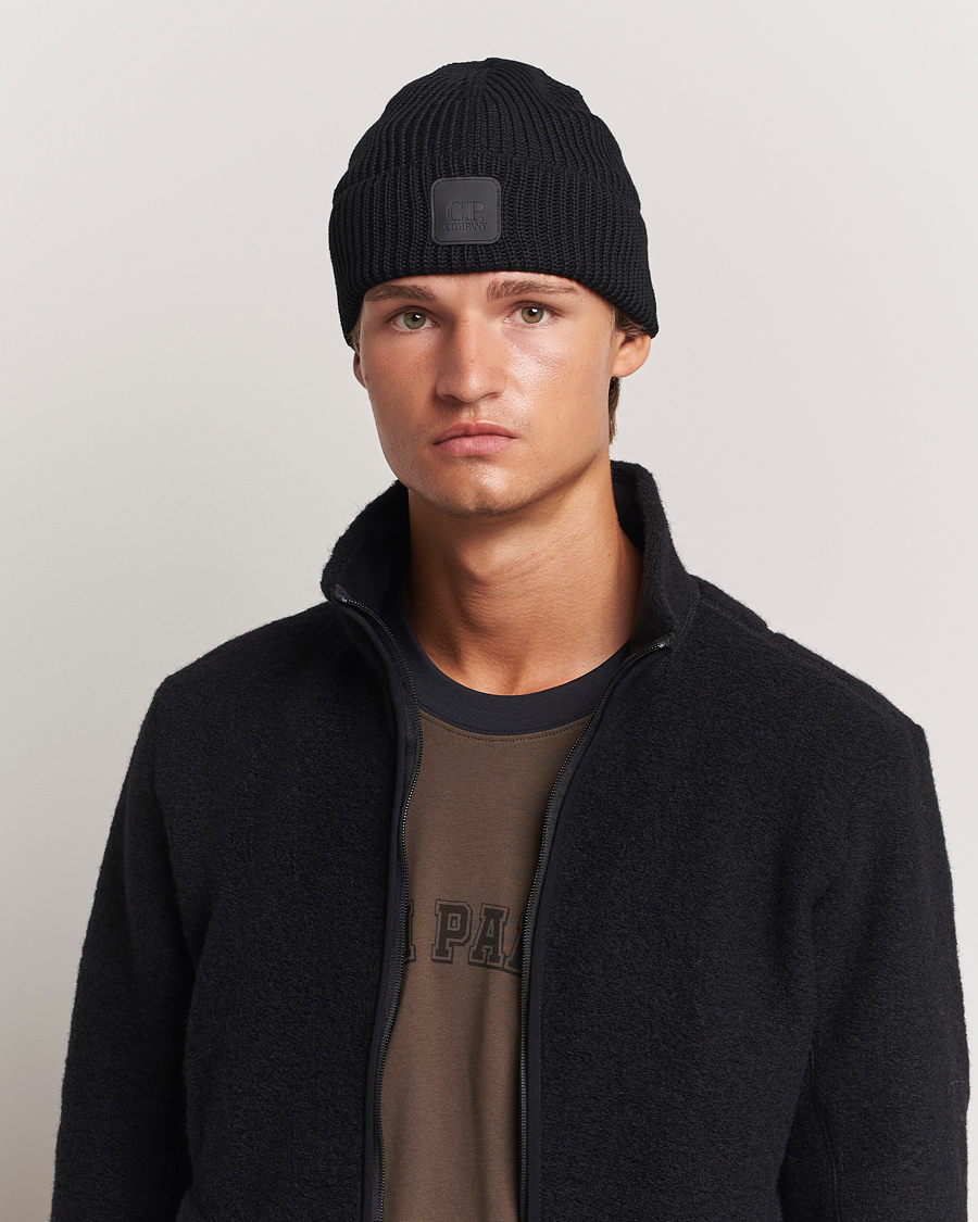 Hombres |  | C.P. Company | Metropolis Knitted Logo Beanie Black