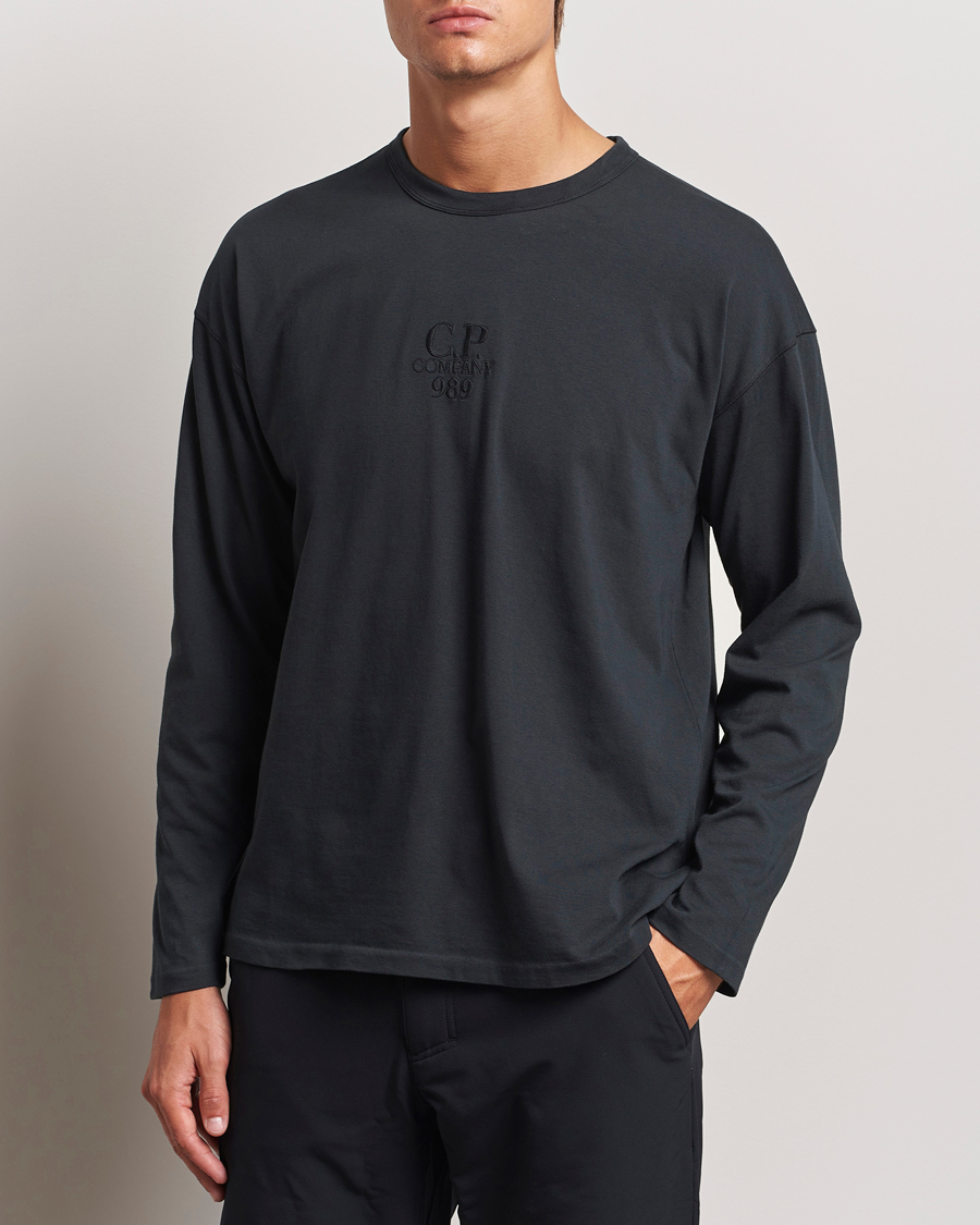 Hombres |  | C.P. Company | Box Fit Tonal Logo Long Sleeve T-shirt Washed Black