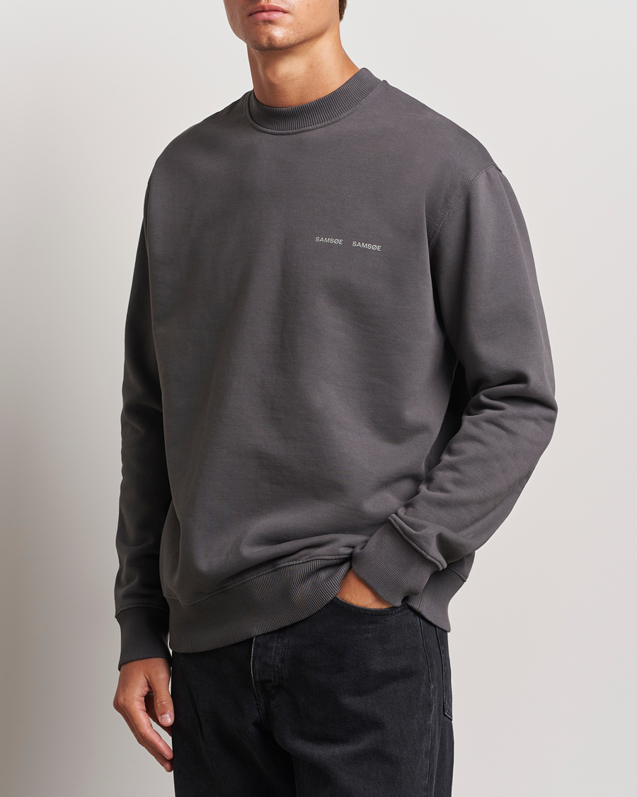 Hombres |  | Samsøe Samsøe | Norsbro Crew Neck Sweatshirt Volcanic Ash