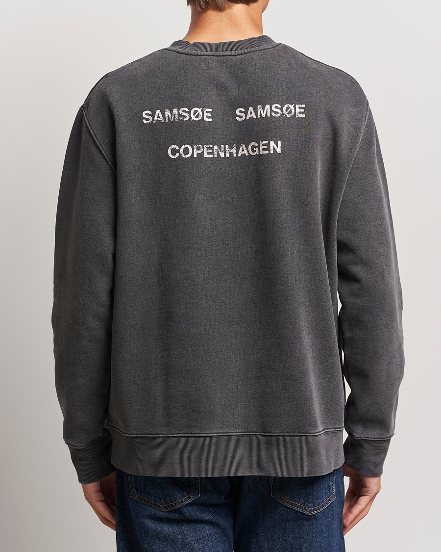 Hombres |  | Samsøe Samsøe | Poetry Printed Crew Neck Sweatshirt Black Balance