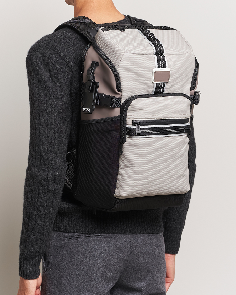 Hombres |  | TUMI | Alpha Bravo Reserve Backpack Chalk