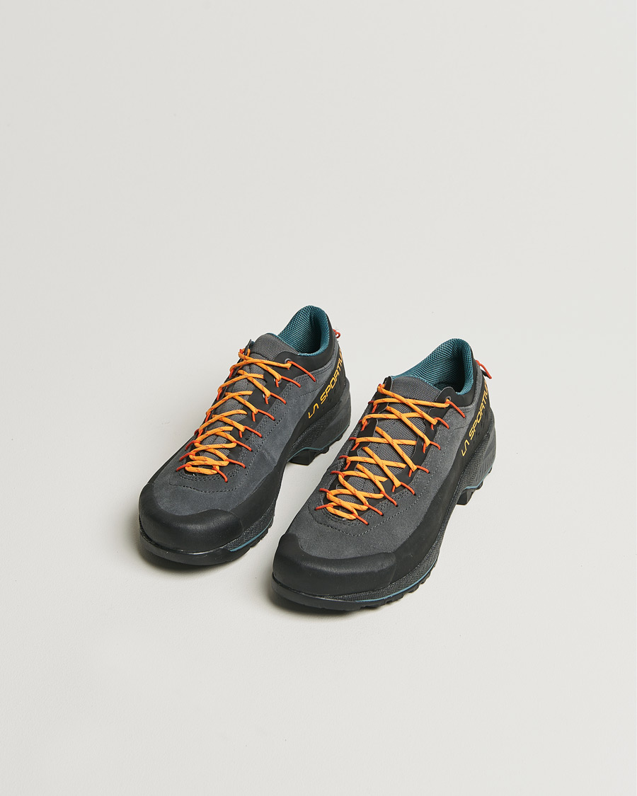 Hombres | Zapatillas de trail | La Sportiva | TX4 Evo Hiking Shoes Carbon/Papaya