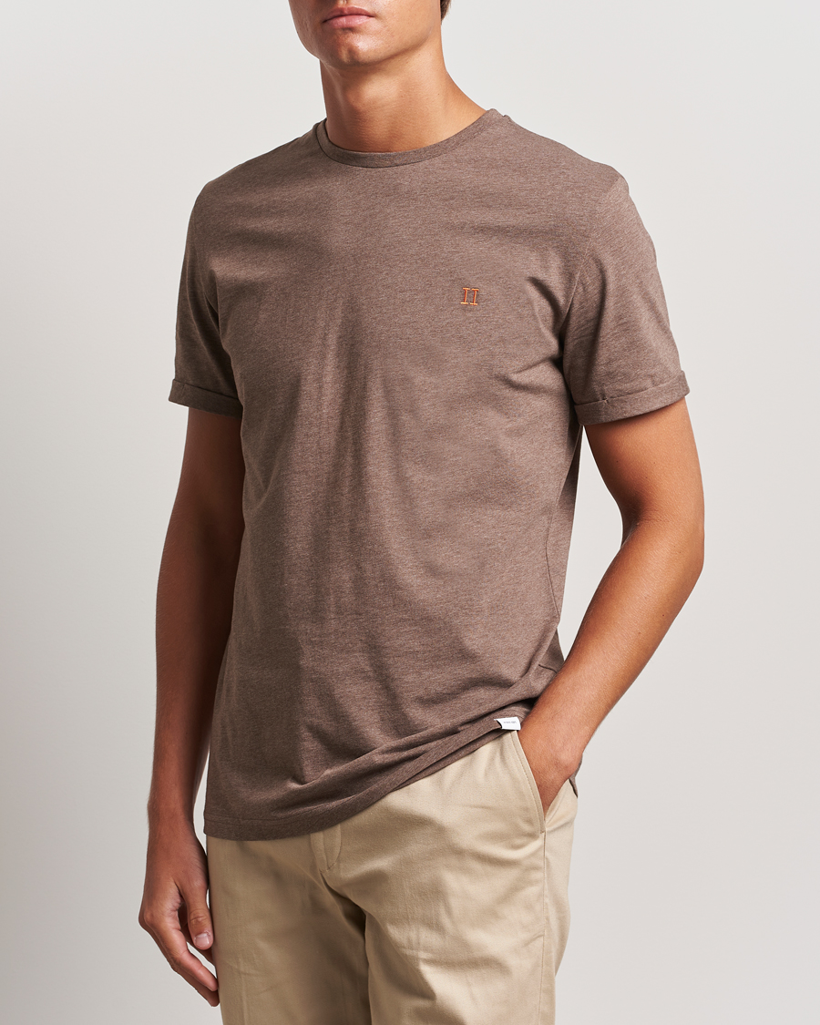 Hombres |  | LES DEUX | Nørregaard T-Shirt Charcoal Melange