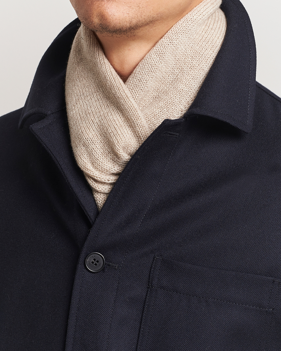 Hombres |  | Piacenza Cashmere | Short Loop Cashmere Scarf Light Beige