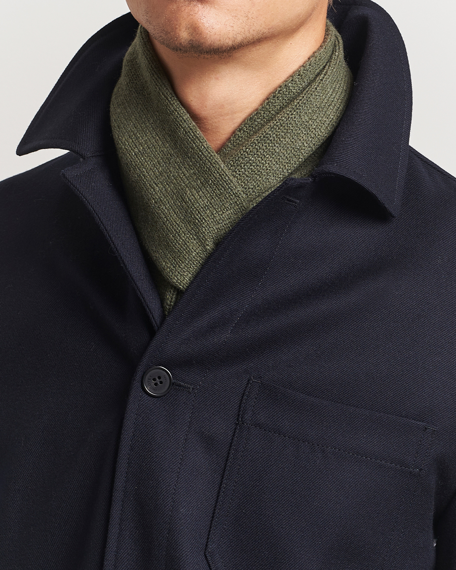 Hombres |  | Piacenza Cashmere | Short Loop Cashmere Scarf Olive