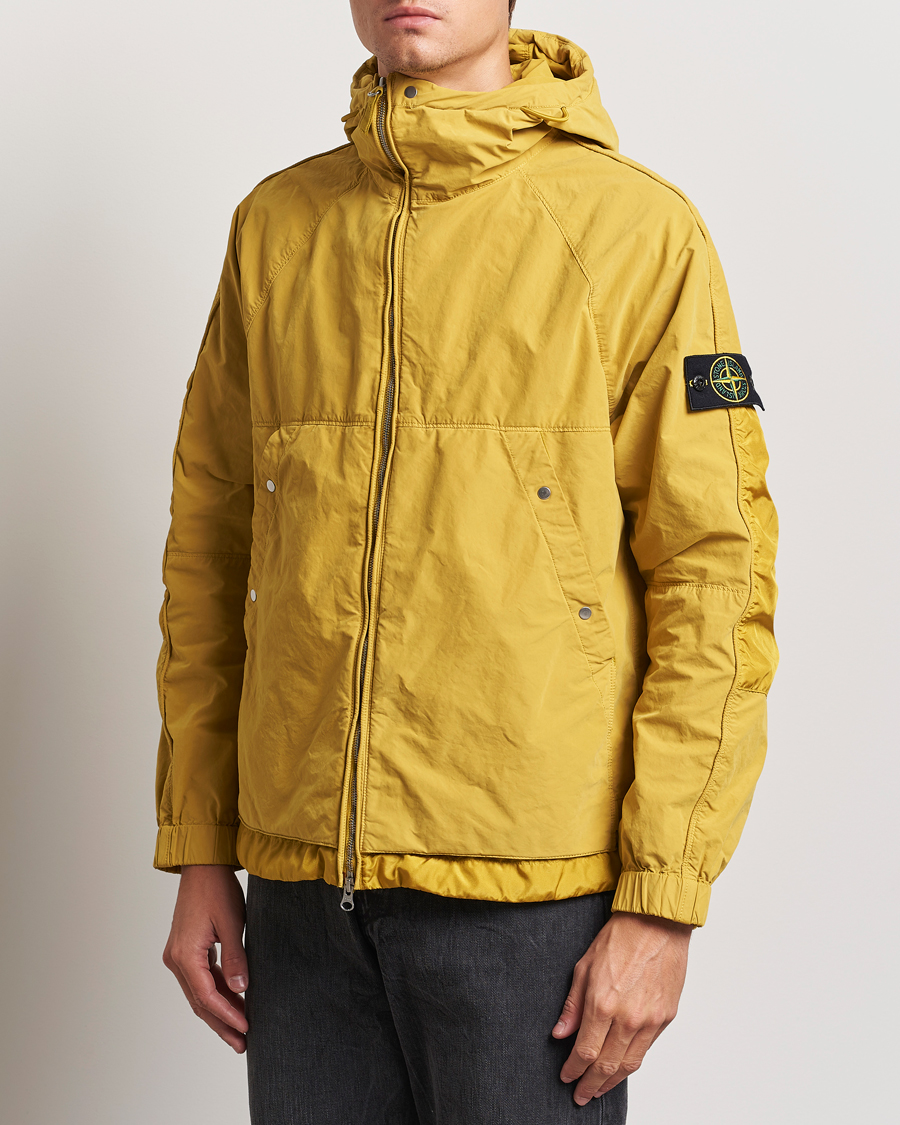 Hombres |  | Stone Island | Hooded Lightweight Tela Jacket Mustard