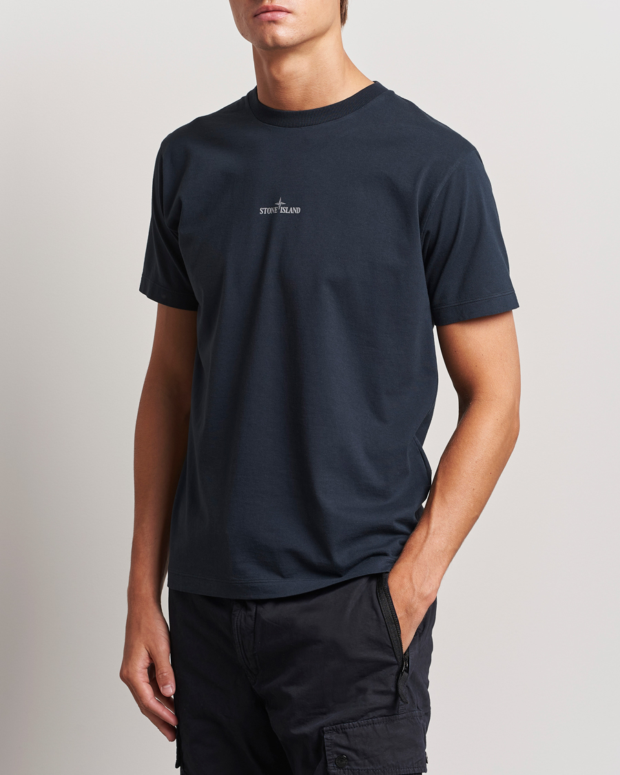 Hombres |  | Stone Island | Garment Dyed Jersey Logo T-Shirt Navy Blue