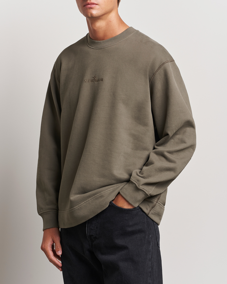 Hombres |  | Stone Island | Garment Dyed Fleece Logo Sweatshirt Walnut