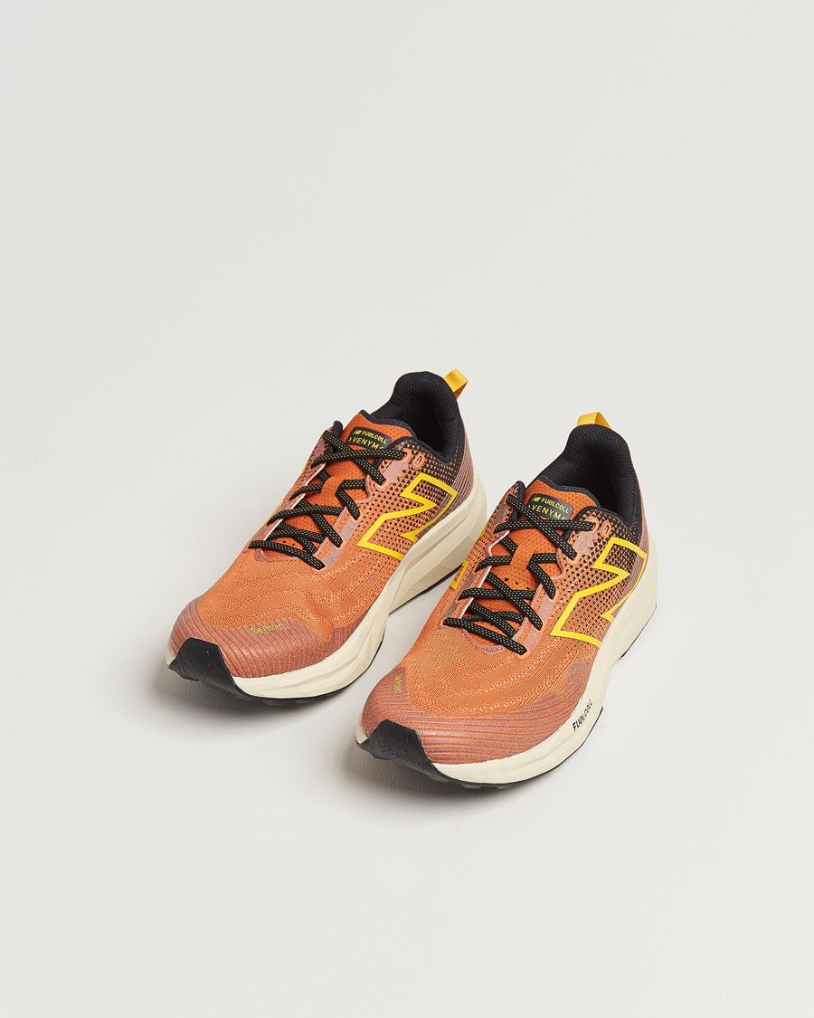 Hombres |  | New Balance Running | FuelCell Venym  Infield Clay