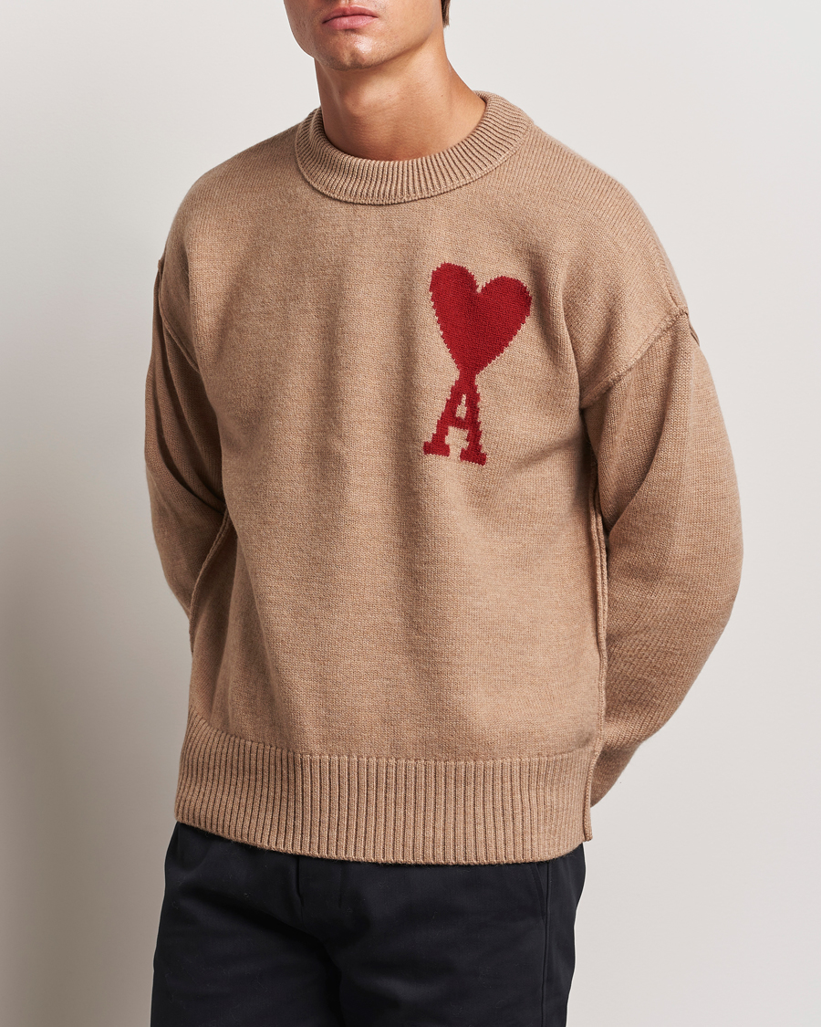 Hombres |  | AMI | Big Heart Logo Crew Neck Camel