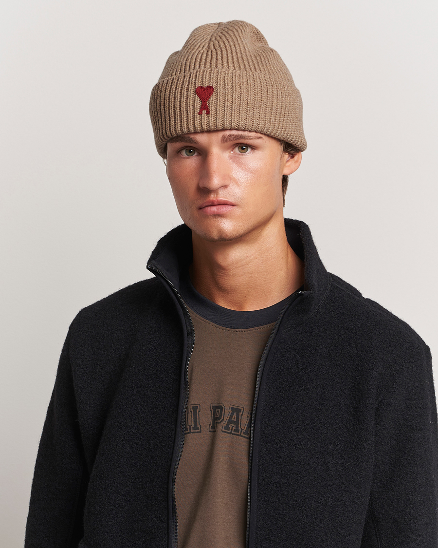 Hombres |  | AMI | Heart Logo Beanie Camel