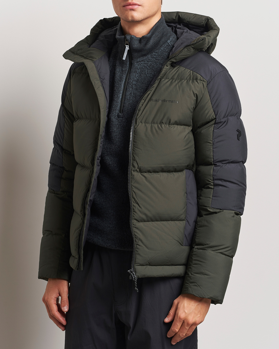 Hombres |  | Peak Performance | Down Puffer Hood Jacket Olive Extreme