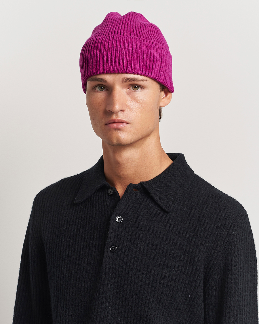 Hombres |  | Colorful Standard | Merino Wool Beanie Magenta Blaze