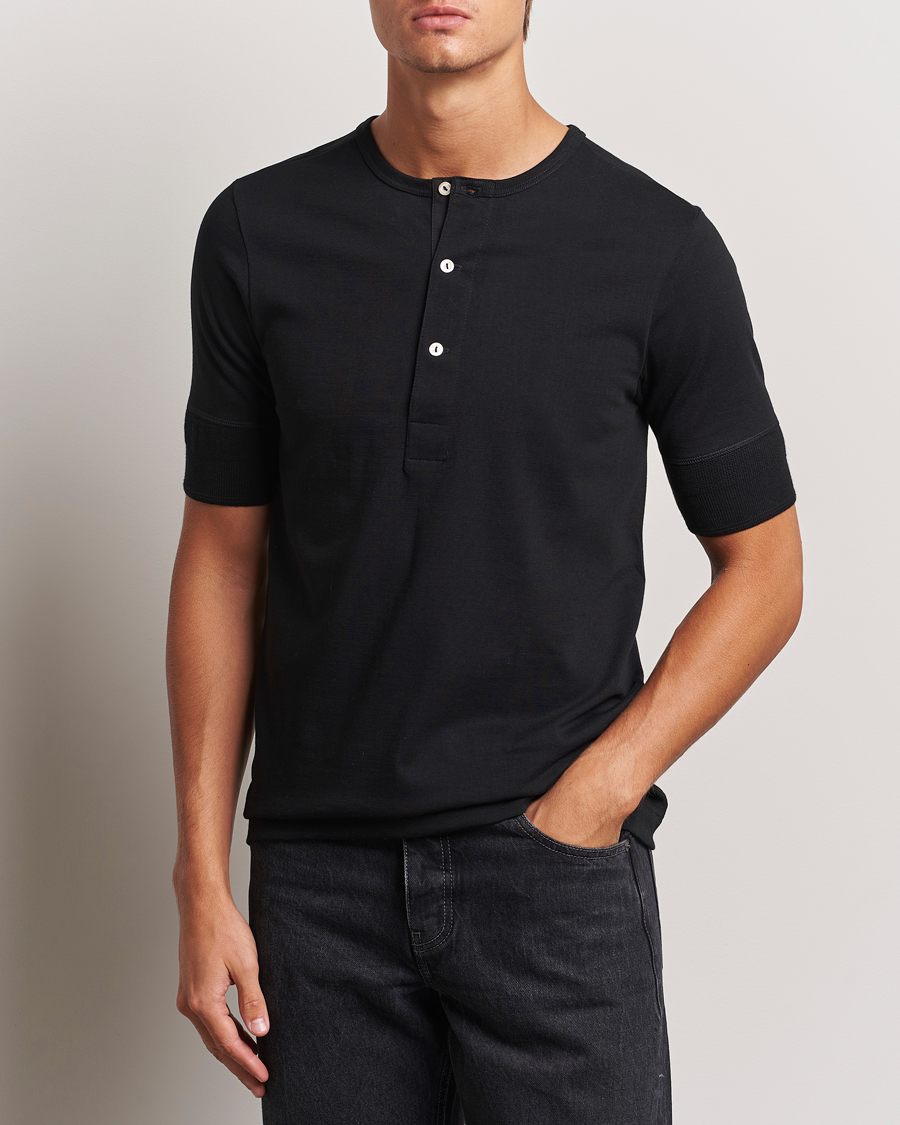 Hombres |  | Merz b. Schwanen | Short Sleeve Organic Cotton Henley Black