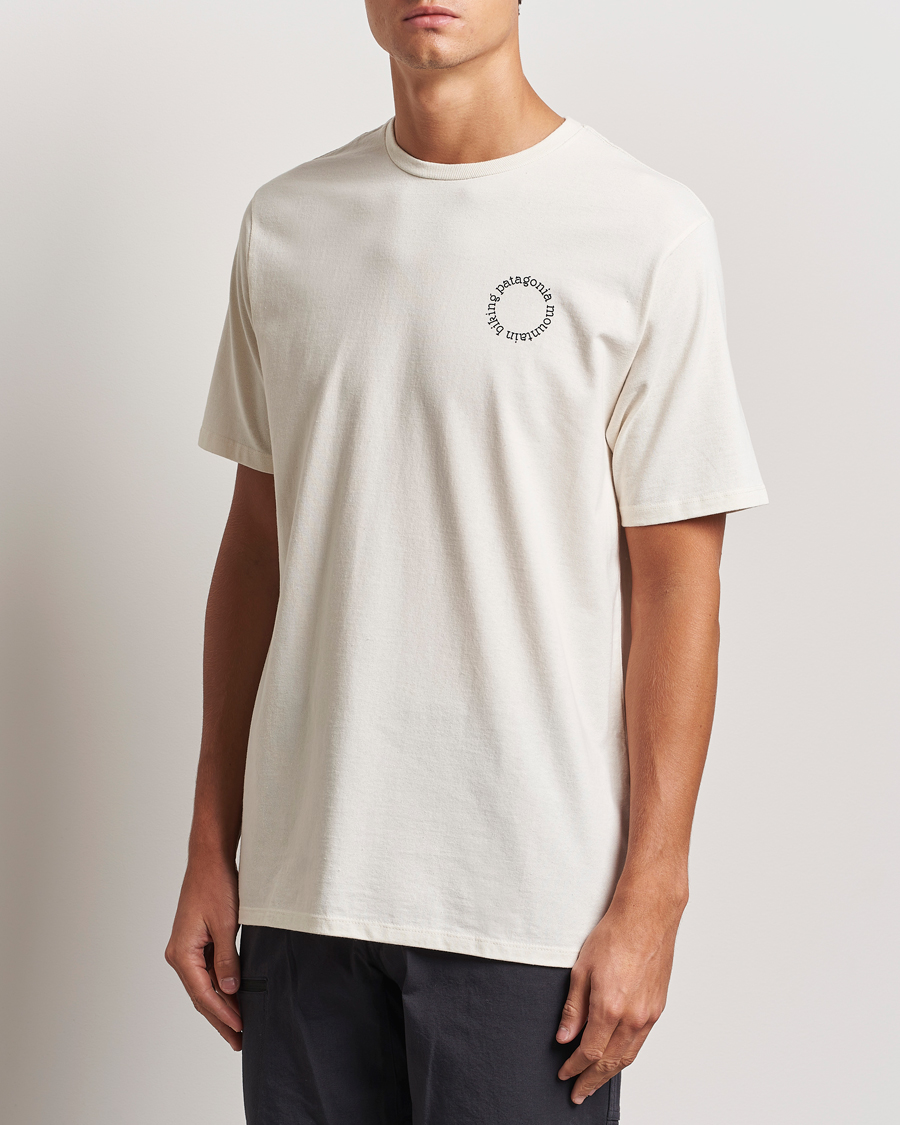 Hombres | Active | Patagonia | Spoke Stencil Responsibili T-Shirt Birch White