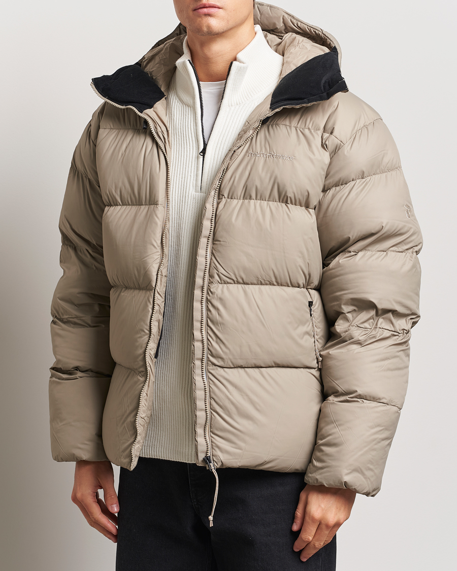 Hombres |  | Peak Performance | Frost Oversized Down Puffer Avid Beige