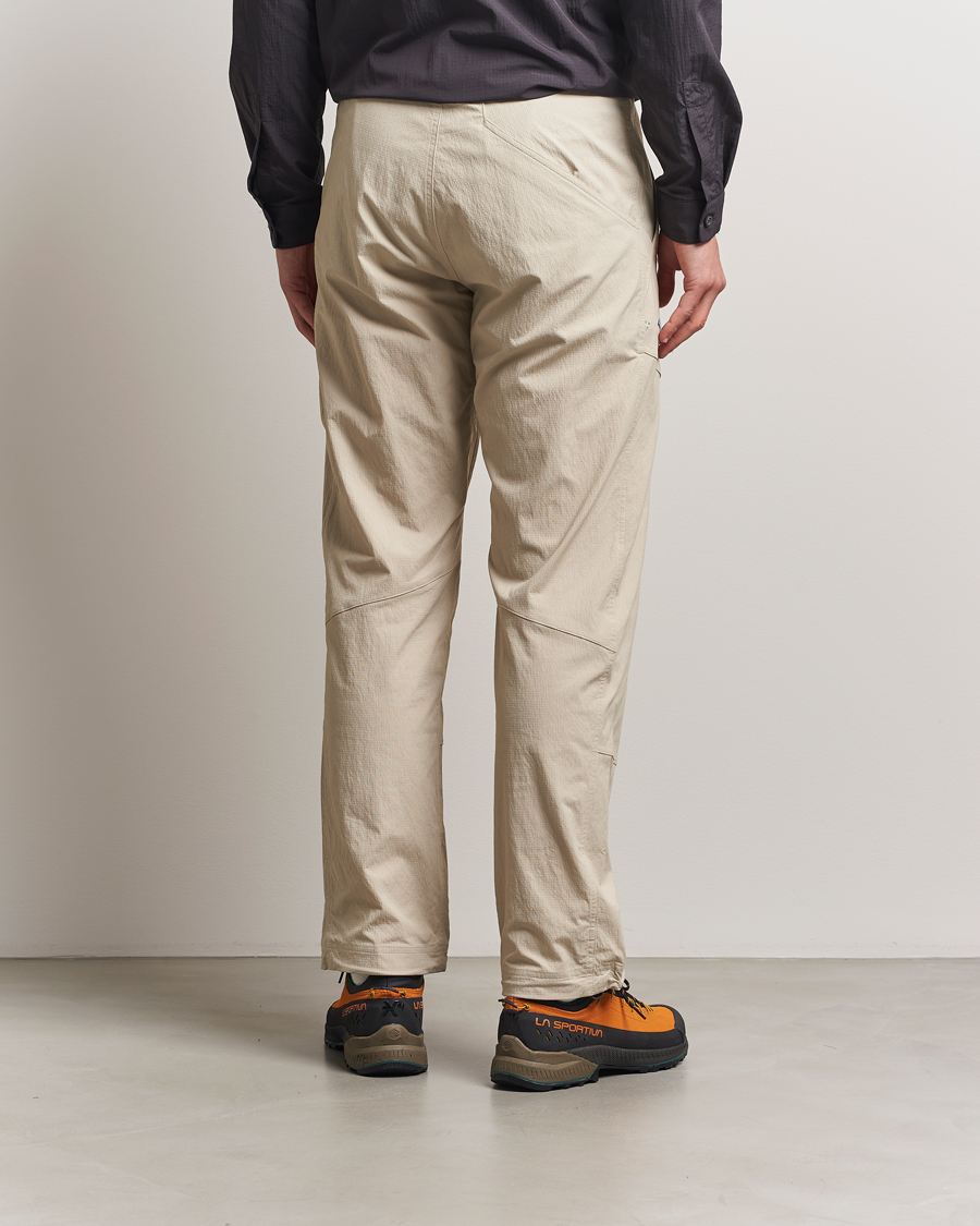 Hombres | Pantalones | Klättermusen | Asar Function Pants Fossil Tan