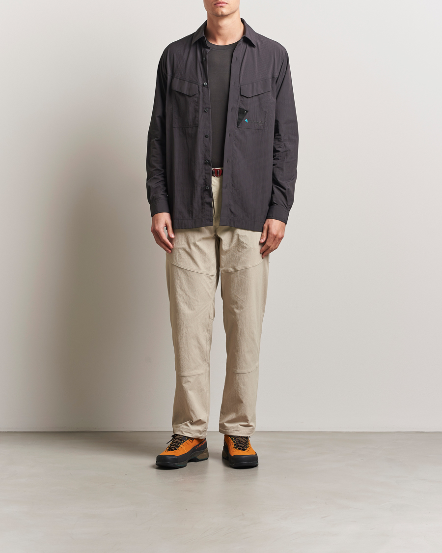 Hombres | Camisas | Klättermusen | Syn Long Sleeve Function Shirt Raven