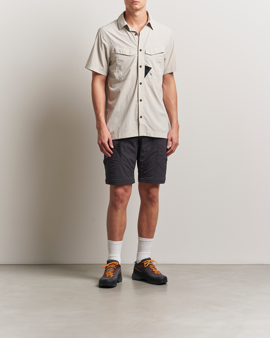 Hombres | Camisas | Klättermusen | Syn Short Sleeve Function Shirt Silver Creme