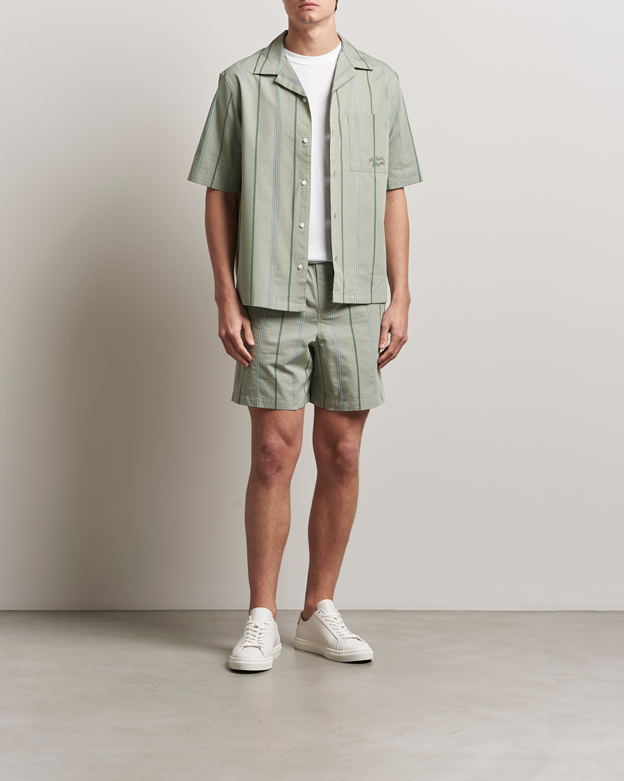 Hombres | Camisas | Maison Kitsuné | Resort Striped Short Sleeve Shirt Vert De Gris